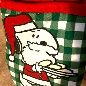 Snoopy Christmas oven mitts